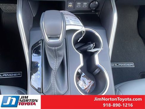 New 2026 Toyota Highlander XLE image 29