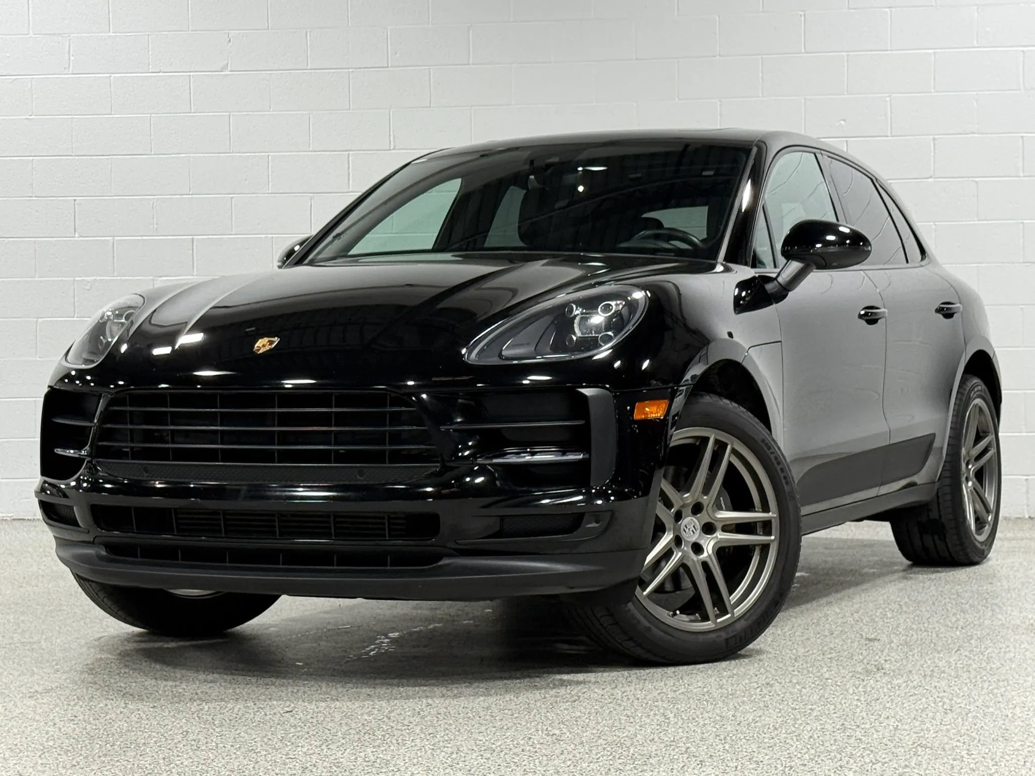 Used 2020 Porsche Macan AWD/4WD image 2