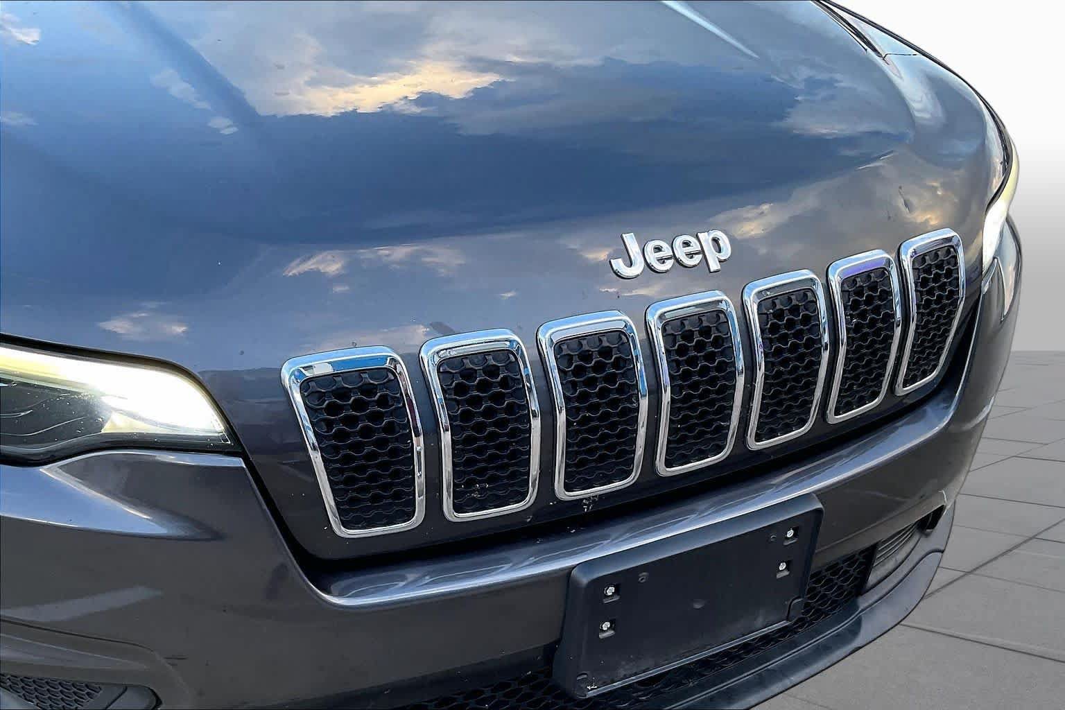 Used 2021 Jeep Cherokee Latitude Plus w/ Sun & Sound Group FWD image 29