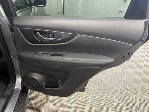 Used 2018 Nissan Rogue SV AWD/4WD image 29