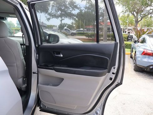 Used 2021 Honda Pilot EX image 25