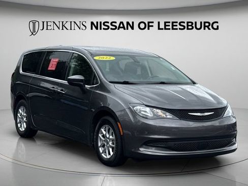 Used 2022 Chrysler Voyager LX FWD image 1