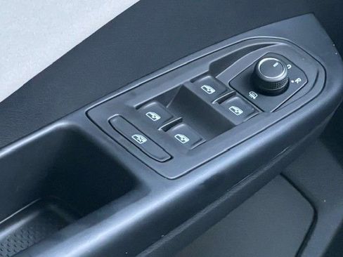 New 2025 Volkswagen Taos SE image 30