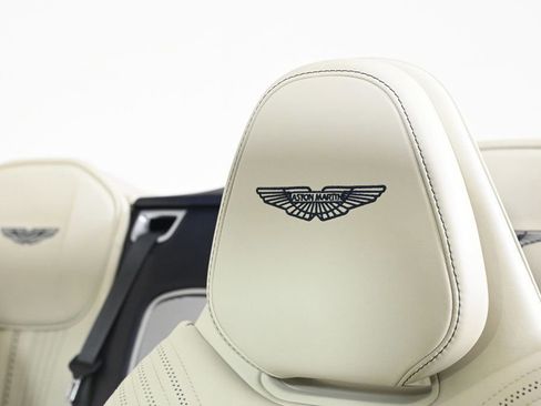 Used 2022 Aston Martin DB11 Volante image 20