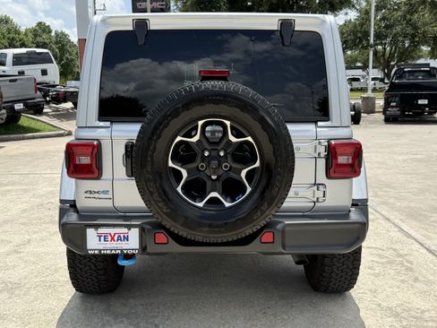 Used 2023 Jeep Wrangler Unlimited Rubicon 4xe w/ Cold Weather Group AWD/4WD image 6