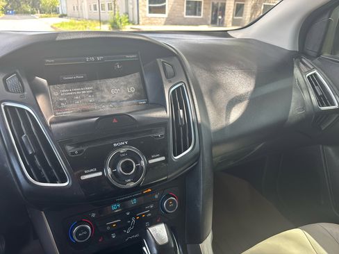 Used 2015 Ford Focus Titanium w/ Titanium Technology Package image 14