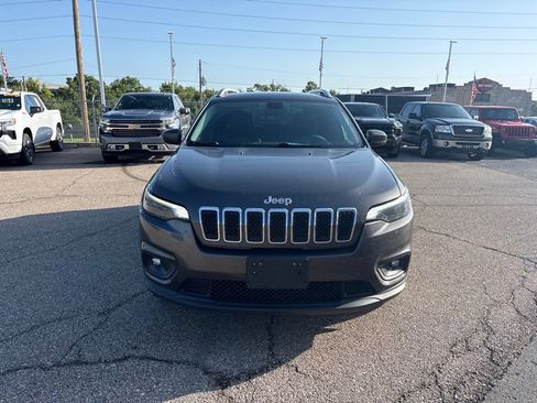 Used 2019 Jeep Cherokee Latitude Plus w/ Cold Weather Group AWD/4WD image 2