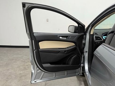 Used 2024 Ford Edge SE image 9