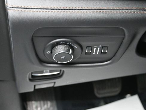 Used 2025 Jeep Grand Cherokee L Summit image 27