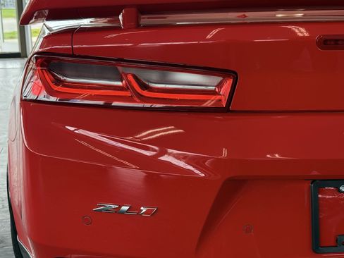 Used 2018 Chevrolet Camaro ZL1 RWD image 21