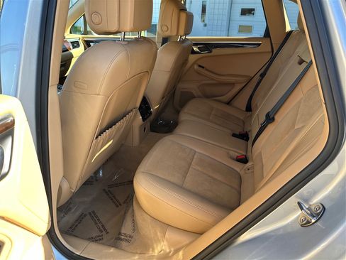 Used 2017 Porsche Macan S w/ Dark Walnut Interior Package image 10