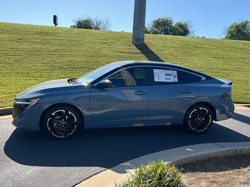 New 2026 Nissan Sentra SR w/ Floor Mat Package FWD image 3