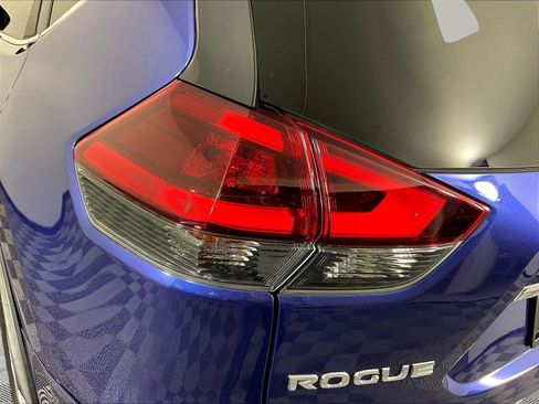 Used 2018 Nissan Rogue SV w/ Premium Package AWD/4WD image 23