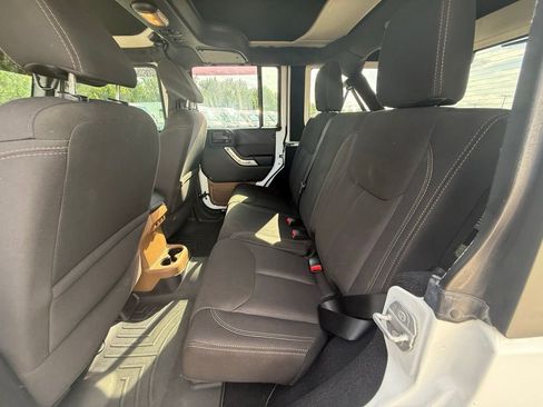 Certified 2016 Jeep Wrangler Unlimited Rubicon w/ Connectivity Group image 26