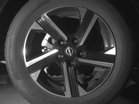 Used 2025 Nissan Sentra SV FWD image 15