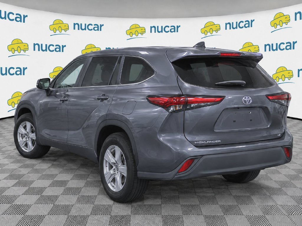 Used 2023 Toyota Highlander LE FWD image 3