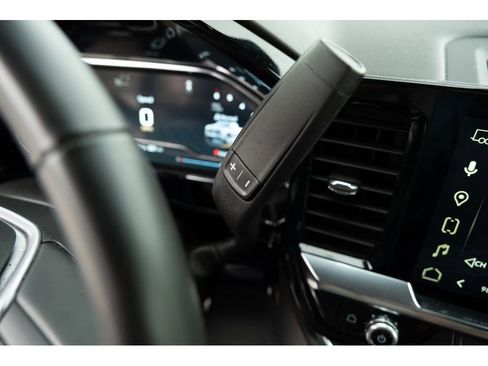 Certified 2025 GMC Sierra 1500 SLT image 19