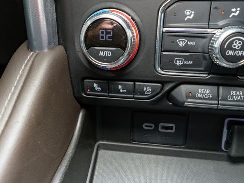 Used 2021 GMC Yukon SLT image 23