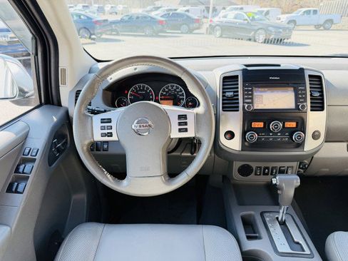 Used 2019 Nissan Frontier SL image 7