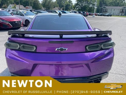 Used 2018 Chevrolet Camaro ZL1 RWD image 17