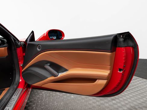 Certified 2016 Ferrari California T RWD image 37