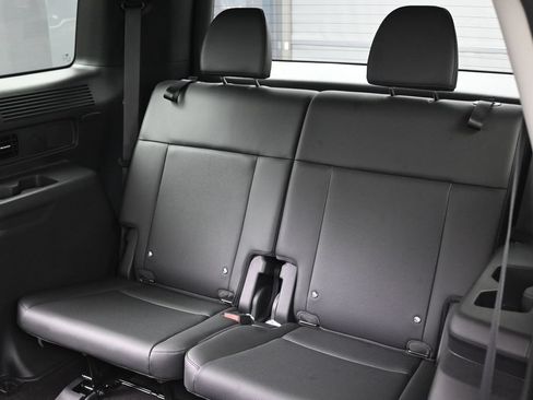 Used 2025 Hyundai Santa Fe SEL FWD image 32