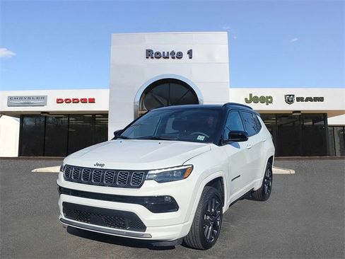 Used 2024 Jeep Compass Limited w/ High Altitude Package image 4
