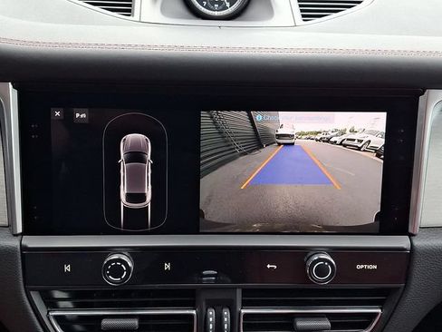 Certified 2022 Porsche Macan S AWD/4WD image 22