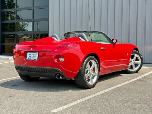 Used 2006 Pontiac Solstice Convertible w/ Premium Package RWD image 5