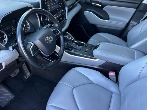 Used 2021 Toyota Highlander XLE FWD image 10