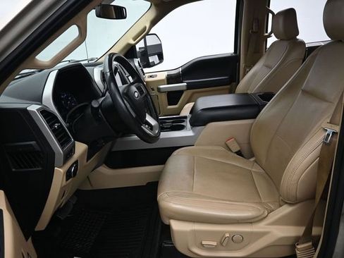 Used 2018 Ford F250 Lariat w/ Chrome Package image 11