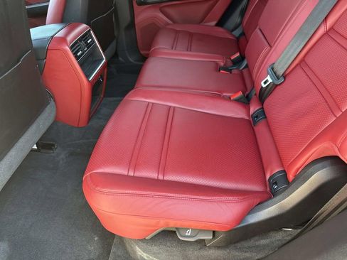 Used 2023 Porsche Cayenne image 17