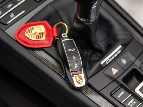 Used 2015 Porsche 911 Carrera 4 GTS image 25
