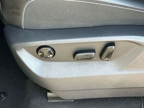 Used 2024 Volkswagen Atlas SE AWD/4WD image 17