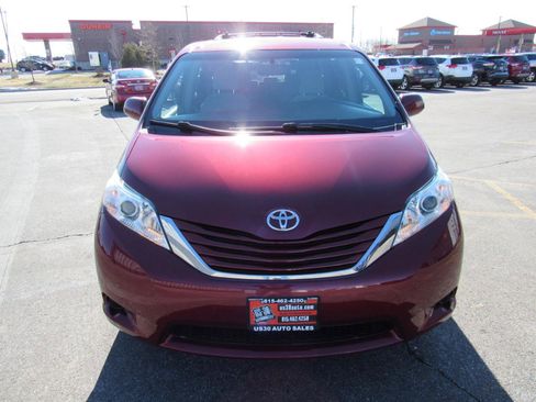Used 2016 Toyota Sienna LE image 9