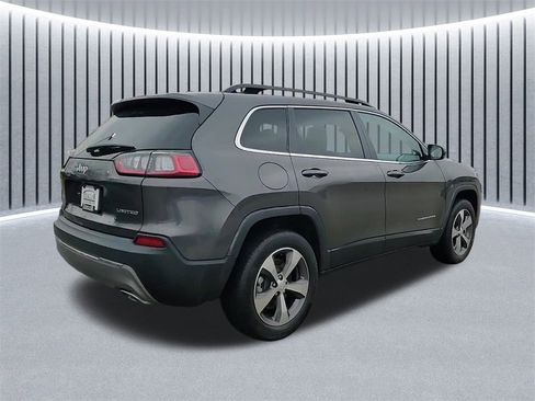 Used 2022 Jeep Cherokee Limited image 3
