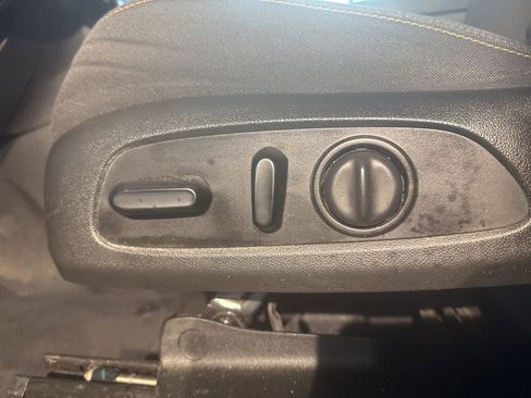 Used 2021 Chevrolet Equinox LT image 19