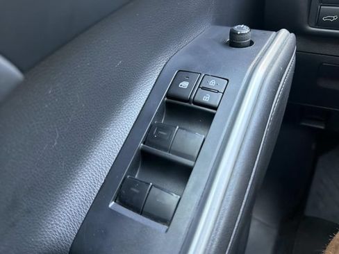 Used 2022 Toyota Highlander XLE FWD image 27