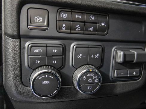 Used 2025 Chevrolet Tahoe Z71 w/ Comfort Package AWD/4WD image 29