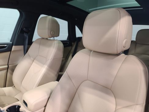 New 2026 Porsche Macan AWD/4WD image 5