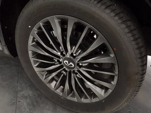 Used 2023 INFINITI QX80 Sensory AWD/4WD image 9