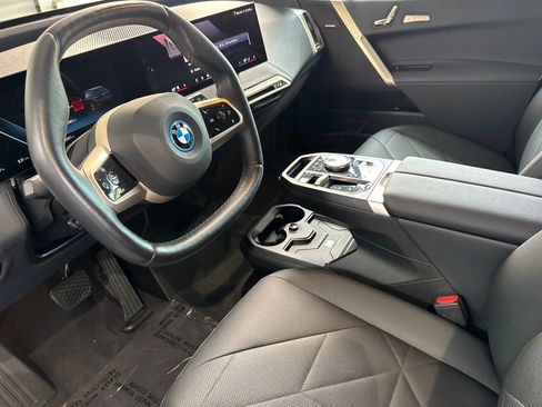 Used 2024 BMW iX xDrive50 w/ Premium Package AWD/4WD image 11