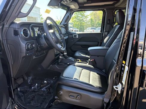 Used 2024 Jeep Wrangler High Altitude AWD/4WD image 11