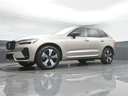 Used 2024 Volvo XC60 T8 Plus w/ Protection Package Premier image 39