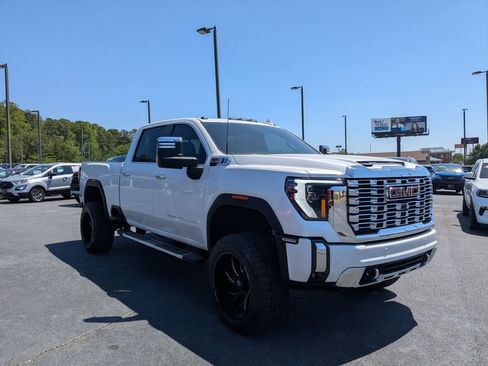 Used 2025 GMC Sierra 3500 Denali w/ Technology Package AWD/4WD image 3