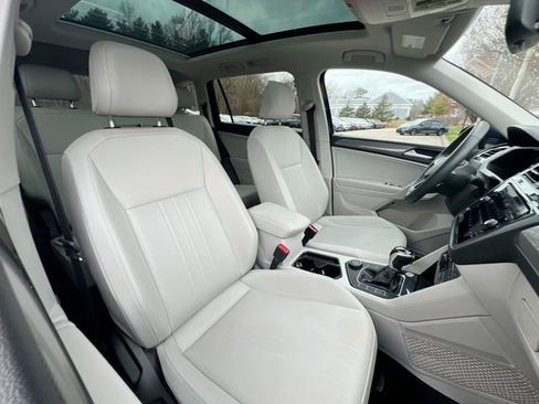 Certified 2022 Volkswagen Tiguan SE w/ Panoramic Sunroof Package image 24