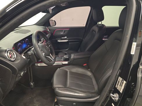 Used 2021 Mercedes-Benz GLB 250 w/ Premium Package image 10