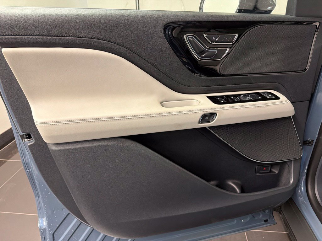 Used 2026 Lincoln Aviator AWD image 29