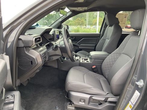 Used 2025 Toyota Tacoma SR5 AWD/4WD image 34