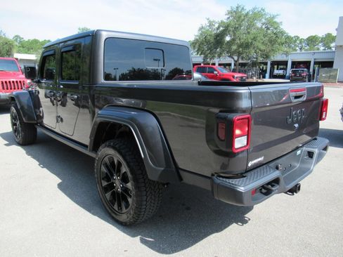 Used 2024 Jeep Gladiator Sport AWD/4WD image 6